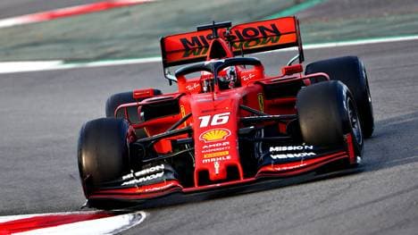 Charles Leclerc im neuen Ferrari SF90 auf dem Circuit de Catalunya bei Barcelona