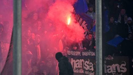 Die Fans von Hansa Rostock sorgten fast für einen Abbruch