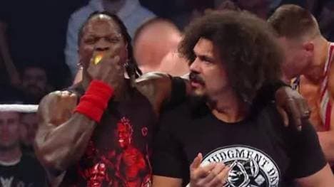 R-Truth (l.) und Carlito müssen WWE verlassen