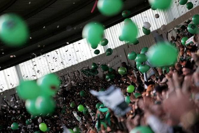 Englischer Fußball-Pionier Leslie mit Statue geehrt