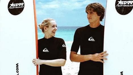 Sabine Lisicki genoß den Surf-Unterricht mit Alexander Zverev