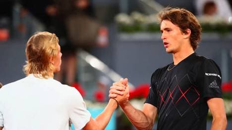 Alexander Zverev (r.) und Denis Shapovalov (l.) sind unzufrieden mit der Organisation der French Open