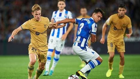 Frankie de Jong (l.) und Martin Zubimendi könnten bei einem Abgang von Joshua Kimmich Kandidaten für dessen Nachfolge beim FC Bayern sein