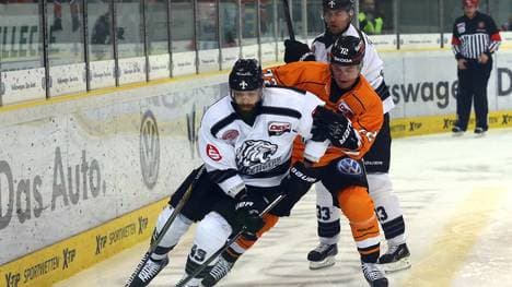 Grizzly Adams Wolfsburg v Thomas Sabo Ice Tigers - DEL