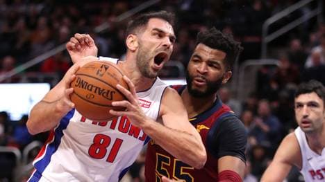 José Calderón (l.) lief vergangene Saison für die Detroit Pistons auf