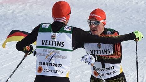 Johannes Rydzek und Eric Frenzel laufen am Freitag im Teamsprint