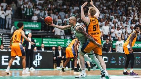 Maik Zirbes (M.) mit Trier im Viertelfinale