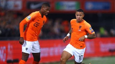 Memphis Depay (r.) und seine Teamkollegen liefern sich in der Gruppe C einen heißen Kampf mit Deutschland