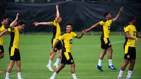 Jadon Sancho (M.) und seine Dortmunder Kollegen sind diese Woche live bei SPORT1 zu sehen