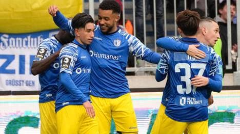 Der FC Magdeburg jubelt nach dem Tor zum 1:0 gegen den Halleschen FC in der 3.Liga