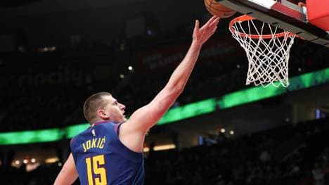 Nikola Jokic läuft mit den Nuggets in Abu Dhabi auf