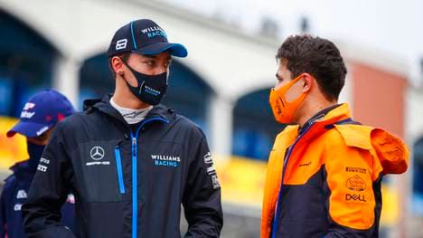 George Russell (l.) ersetzt Lewis Hamilton in Bahrain