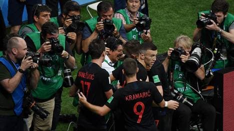 WM 2018: Fotograf unter Kroatien-Jubeltraube bekommt Kroatien-Urlaub geschenkt