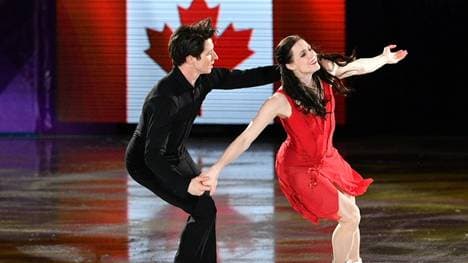 Scott Moir (l.) überzeugte mit Tessa Virtue auf dem Eis 