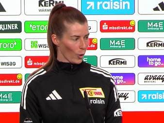 Union-Trainerin Marie-Louise Eta äußert sich zu ihrer Nominierung und zur Umstellung vor dem Spiel gegen Wolfsburg. Die frühere U19-Coachin betont, dass keine grundlegenden Veränderungen zu erwarten sind.