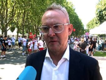 Stuttgarts Vorstandsvorsitzender Alexander Wehrle lässt die VfB-Anhänger aufatmen. Im Exklusiv-Interview schließt der VfB-Boss die Abgänge von Jamie Leweling und Angelo Stiller aus. 