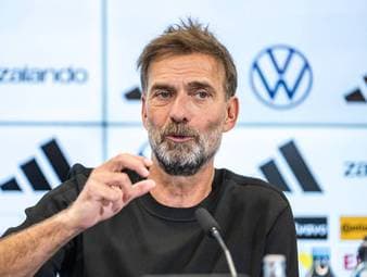 Liverpool-Legende Ian Rush spricht über Jürgen Klopp als neuen Bundestrainer - und traut der DFB-Elf auch bei der kommenden EM einiges zu. 