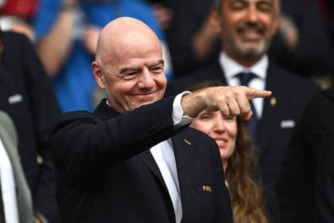 Wie ein Deutscher Gianni Infantino zu Fall bringen will