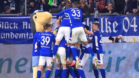 Schalke feiert einen emotionalen Sieg im Topspiel der 2. Bundesliga gegen Dynamo Dresden