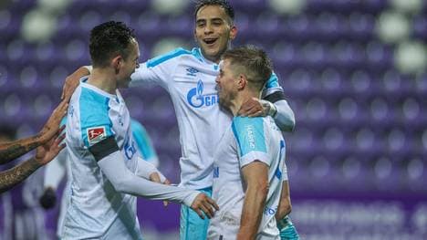 Mit einer ganz starken Vorstellung beim Kantersieg gegen Aue: Schalkes Neuzugang Andreas Vindheim (l.)