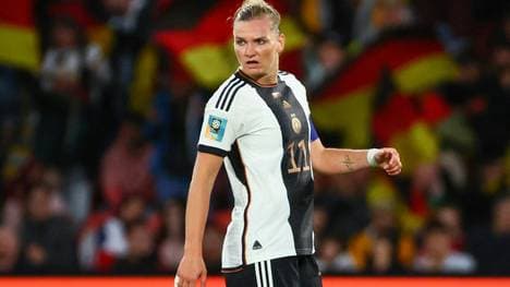 Alexandra Popp will mit dem VfL Wolfsburg drei Titel