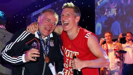 Bastian Schweinsteiger (r.) und Hermann Gerland feierten viele Titel zusammen