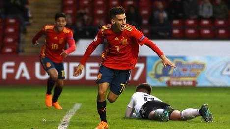 Spanien (rot) ließ im entscheidenden Gruppenspiel Deutschland keine Chance