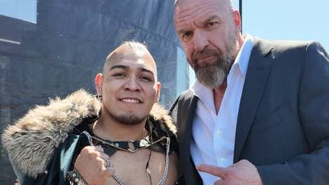 WWE-Vorstand "Triple H" Paul Levesque mit AAA-Star El Hijo del Vikingo