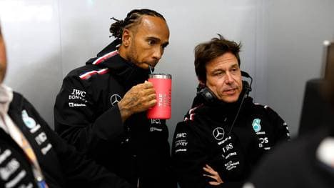 Lewis Hamliton (l.) und Toto Wolff beim Rennen in Zandvoort