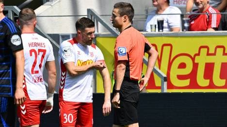 Für vier Spiele gesperrt: Christian Kühlwetter (m.)