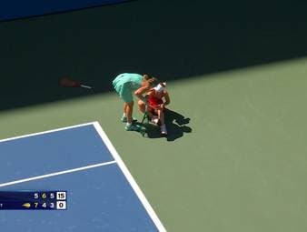 Anastasia Potapova geht im Achtelfinale der US Open kurz vor Schluss zu Boden. Selbst ihre Gegnerin Mirra Andreeva eilt zur Hilfe.