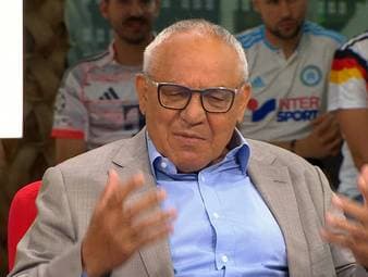 Beim FIROCKX.ONE WM Doppelpass ist Felix Magath zu Gast. Der Europameister aus dem Jahr 1980 kritisiert dabei das Defensivverhalten der englischen Nationalmannschaft beim Gegentreffer zum 1:1 gegen Argentinien scharf.