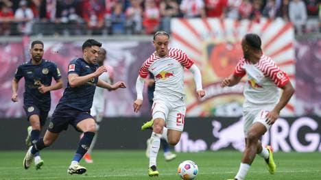 Leipzigs Xavi im Duell mit dem Mainzer Amiri