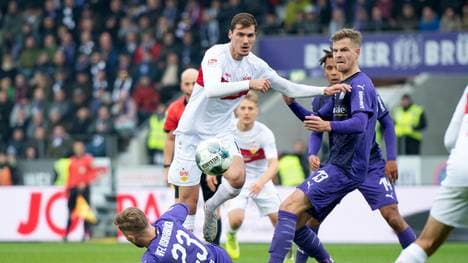 Der VfB Stuttgart (weiß) erwartet am 30. Spieltag den VfL Osnabrück