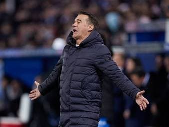 Irre Szenen! Trainer rastet völlig aus