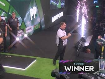 Martin Schindler gewinnt sein Auftaktmatch bei der Darts-WM 2026 gegen Stephen Burton und bricht dabei einen persönlichen Rekord.
