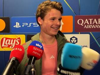 Jonas Urbig wurde beim Sieg gegen PSV Eindhoven zum Spieler des Spiels ausgezeichnet. Somit zeigte der junge Torwart eine positive Reaktion auf seinen Fehler gegen Augsburg.