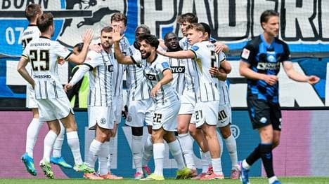 Die SVE bejubelt das 1:0