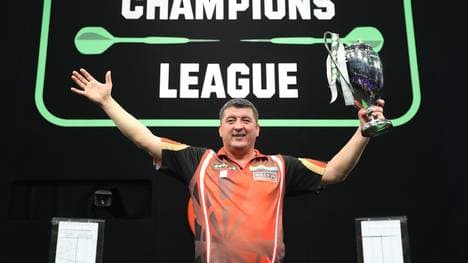 Mensur Suljovic geht bei der Champions League of Darts als Titelverteidiger an den Start