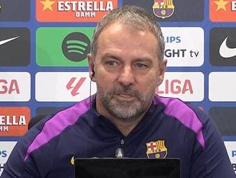 Hansi Flick beklagt sich über die fehlende Berücksichtigung von Barca-Star Raphinha in der Best XI-Auswahl der FIFA - und das mit drastischer Wortwahl. 