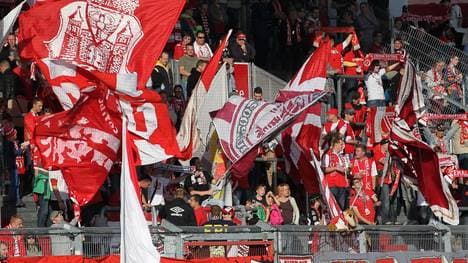 Polizei fahndet öffentlich nach Fan von Energie Cottbus wegen rechtem Trikot