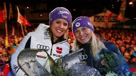 Viktoria Rebensburg (l.) mit Tessa Worley