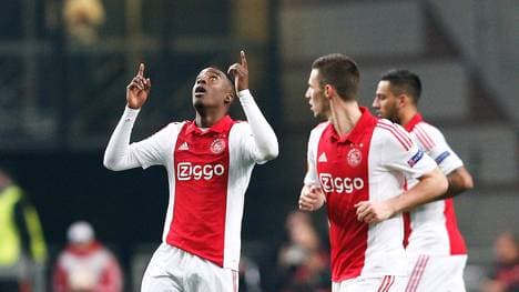 Riechedly Bazoer spielt bei Ajax Amsterdam