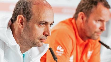 DHB-Vize Bob Hanning (l.) ahnt, dass sich Dagur Sigurdsson für Japan entscheidet