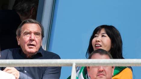 Gerhard Schröder legt sein Amt in Hannover nieder