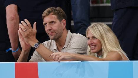 Dirk Nowitzki (l.) mit Schwester Silke Mayer