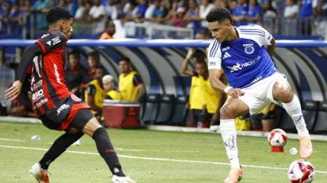 Kaua Prates (r.) kommt zum BVB