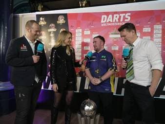 Luke Littler spricht nach seinem WM-Triumph gegen Michael van Gerwen über den Grund, warum er den Titel geholt hat.