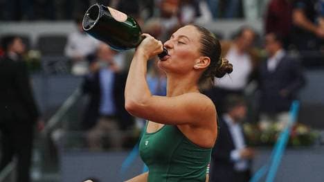 Marta Kostyuk feiert den Turniersieg