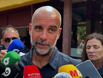 In diesem Sommer endete die Ära von Pep Guardiola bei Manchester City nach 10 Jahren. Dabei schwärmt der Katalane über seine Zeit in England und auch über seinen Heimatverein FC Barcelona Hansi Flick.